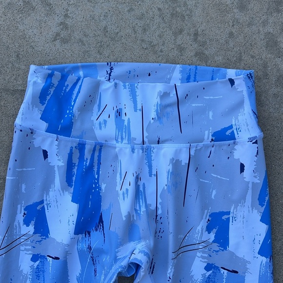 BuffBunny Women's Blue/Grey Splatter Design Capri Workout Leggings Size XL - Picture 2 of 6